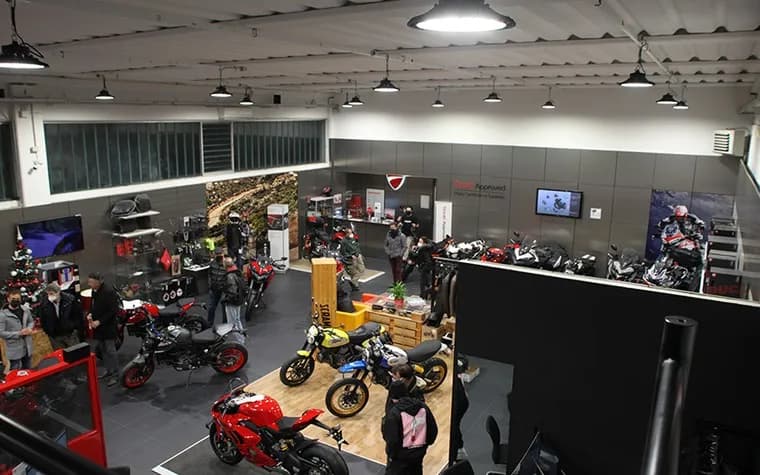 Ducati esindus Pisas – Duralamp