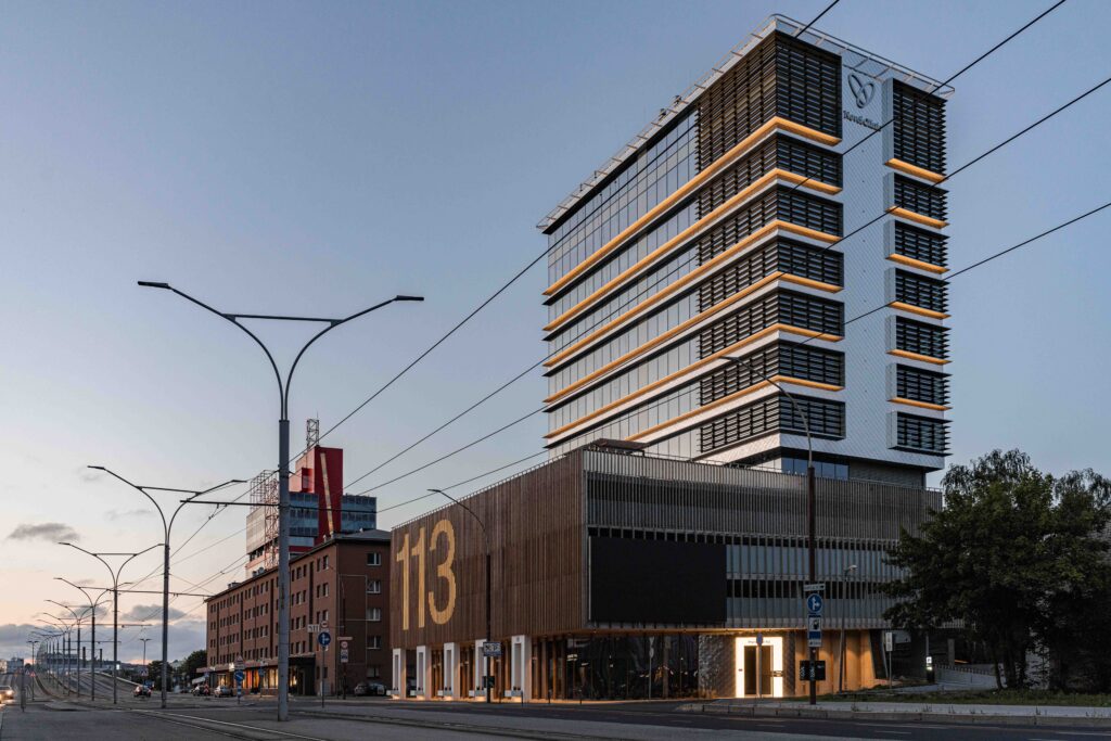 Särav büroohoone linna südames! Esimene Rohelise Mõtteviisi kõrghoone Tallinnas, mis toimib 100% maaküttel ja jahutusel Büroo113 on uue põlvkonna büroohoone med